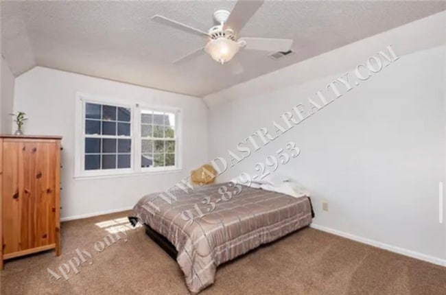 Building Photo - Classic Two Story 5 Bed 2.5 Bath Home in Blue Valley-Coming SOON!!