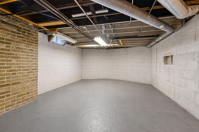 Building Photo - 4112 N Downer Ave