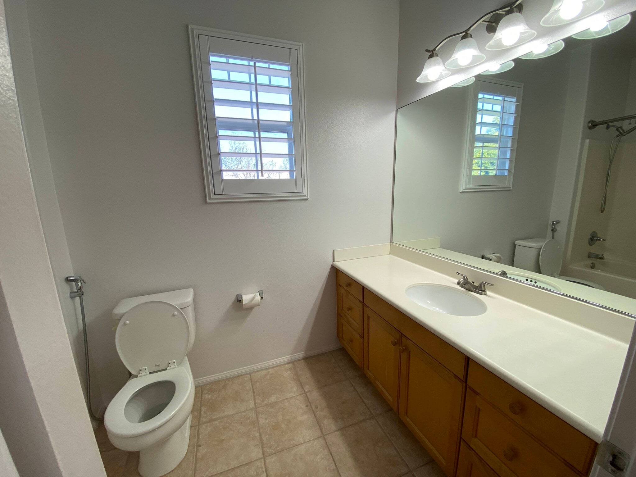 Building Photo - 22992 Serra Dr