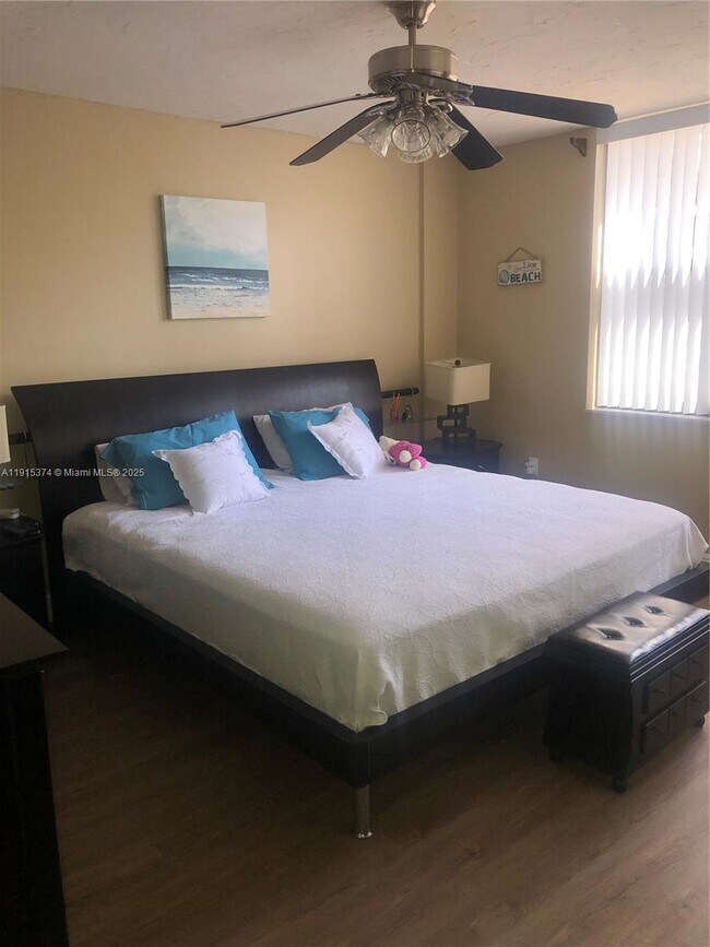 Building Photo - 3545 S Ocean Blvd