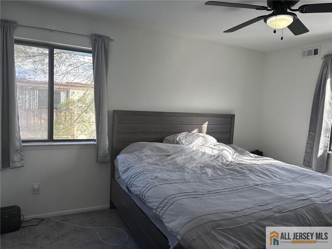 Building Photo - 802 Lindsey Ct