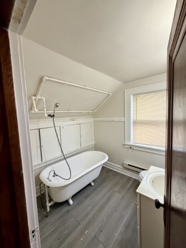 Building Photo - 1251 Walnut St