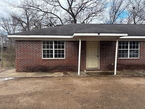 Building Photo - 330 N Main St