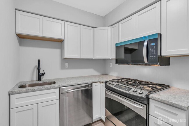 Building Photo - 213 Main St