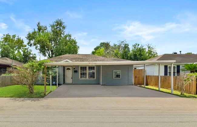 Building Photo - 3718 Dreyfus St