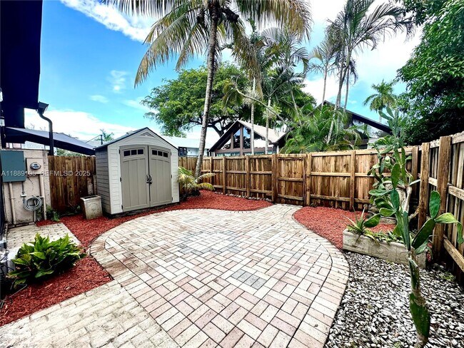 Building Photo - 497 N University Dr