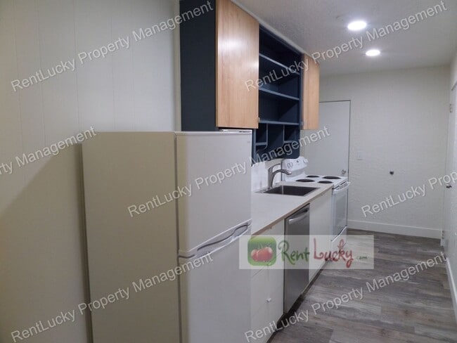 Building Photo - 2110-2116 NE 85th St