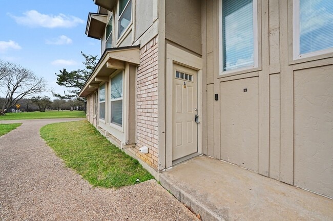 Building Photo - 6925 Calender Rd