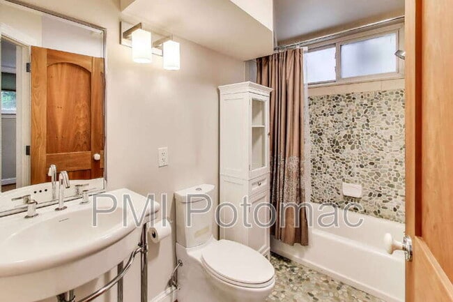Building Photo - 4118 Wexford Ct