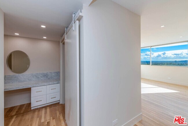 Building Photo - 2222 Ave of the Stars