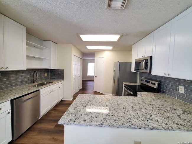 Building Photo - 8219 Sunshine Trail Dr