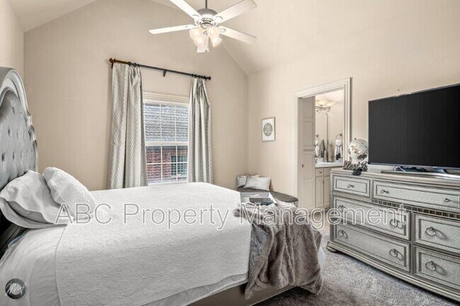 Building Photo - 5106 Sloan Cir