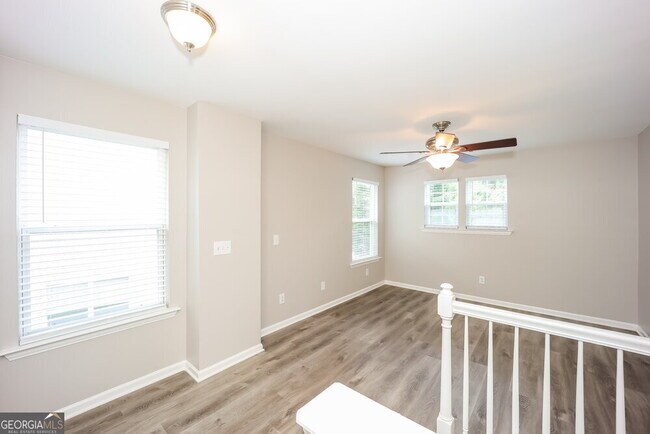 Building Photo - 2080 Valley Creek Dr