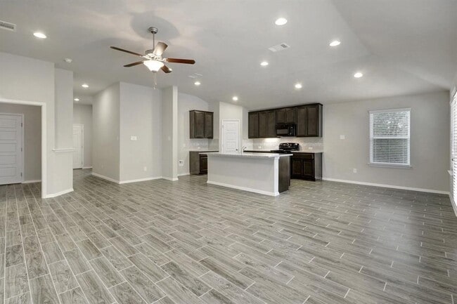Building Photo - 21302 Pioneer Cove