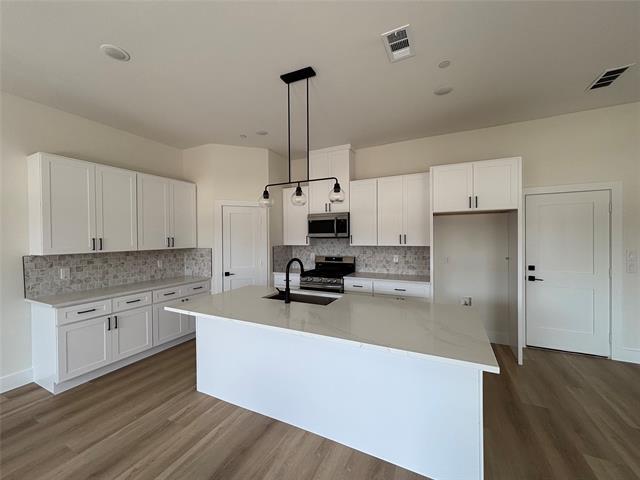 Building Photo - 4444 Fatima Dr