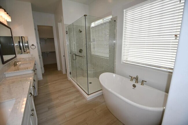 Building Photo - 820 E Ashurst Dr