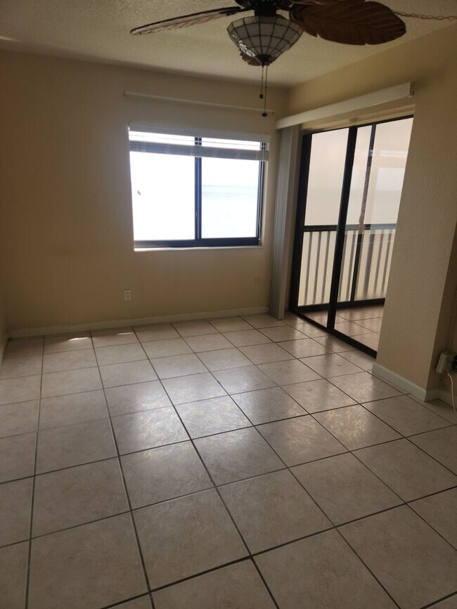 Building Photo - Waterfront 2 bedroom 2 Bath