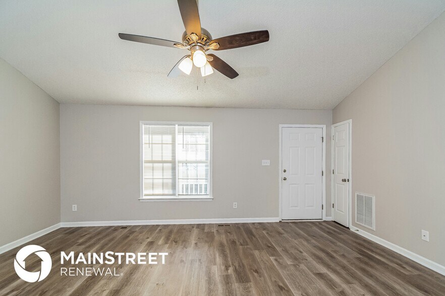 Building Photo - 5129 Peakwood Dr