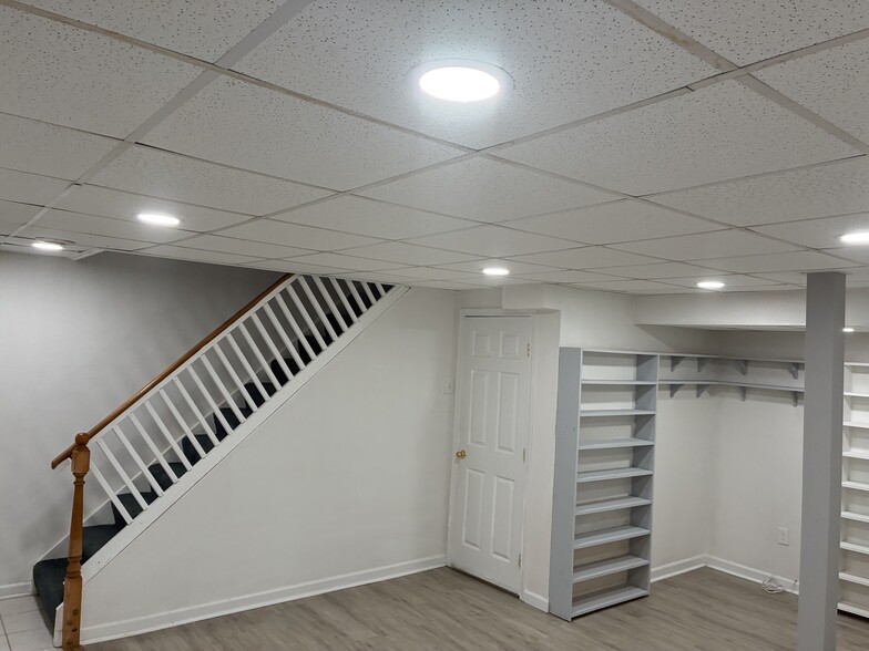 Building Photo - 623 Saint Georges Station Rd