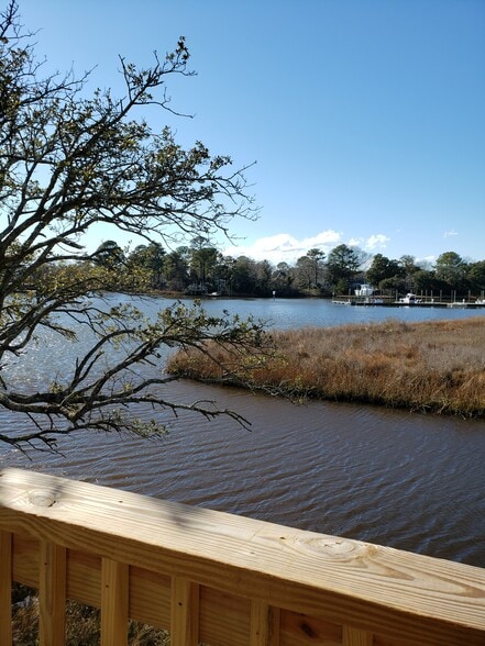 Building Photo - 9517 5th Bay St #A