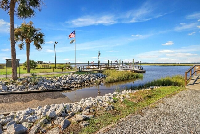 Building Photo - 3 Bed/2 Bath in Deep Water Community