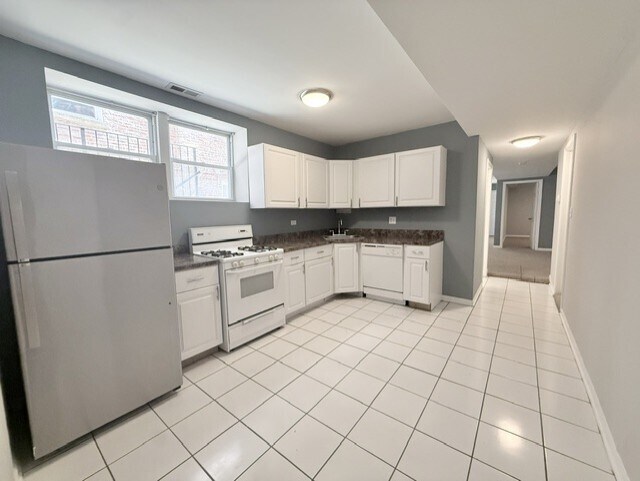 Building Photo - 2536 W Augusta Blvd