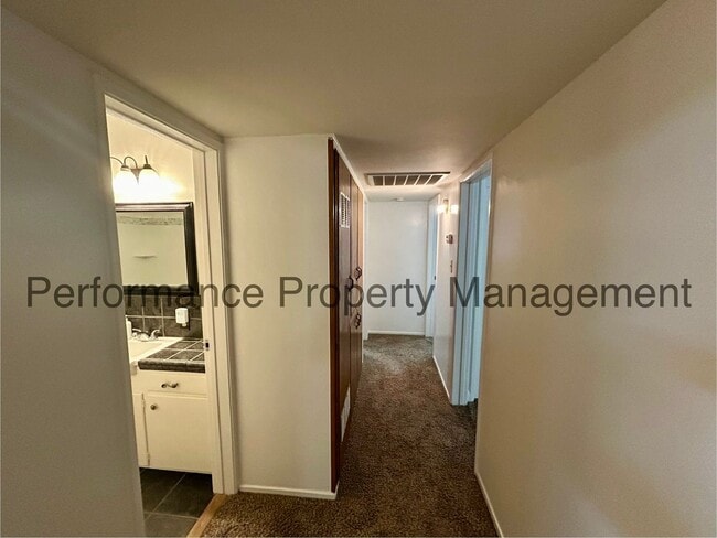 Building Photo - Charming 2 Bed/2 Bath NE Bakersfield Home ...