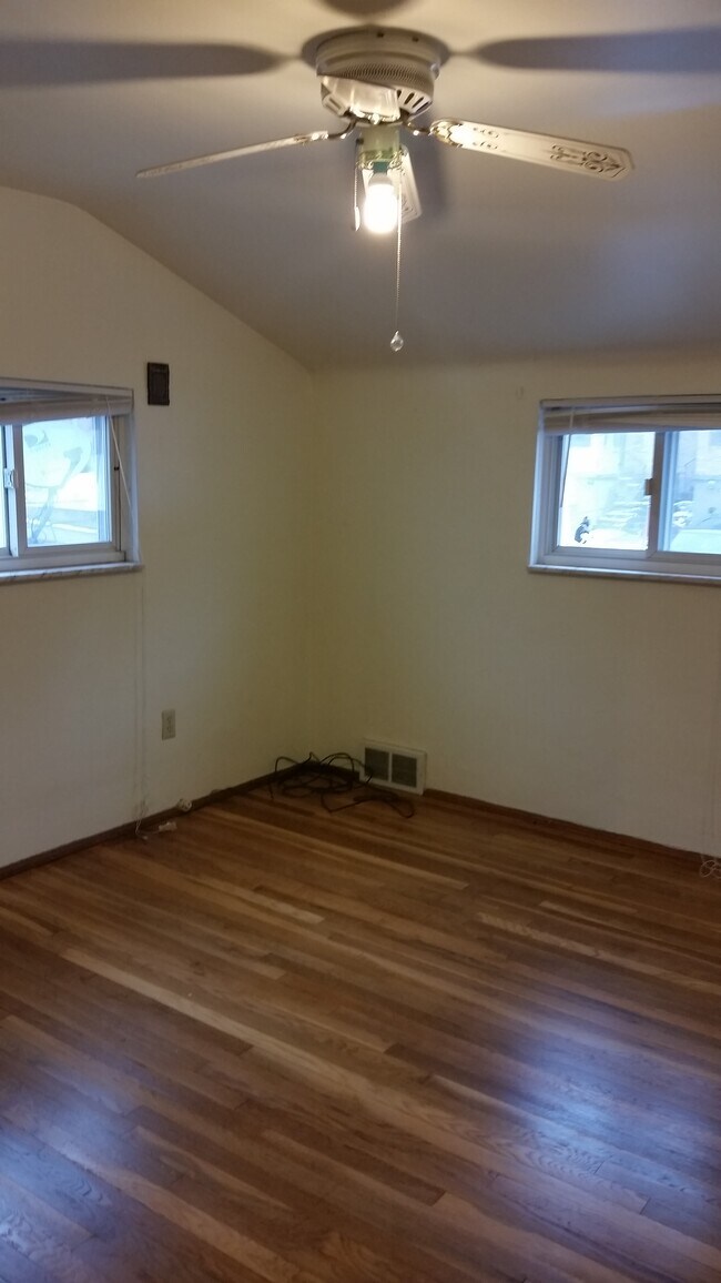 2nd Bedroom - 302 Anthon Dr