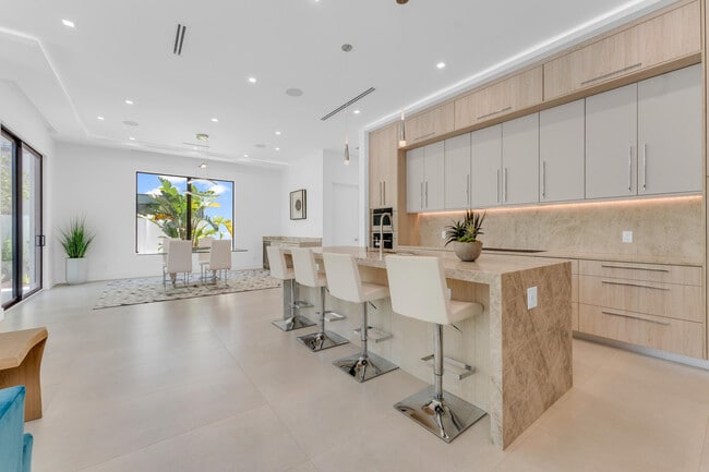 Building Photo - 239 NE 11th St