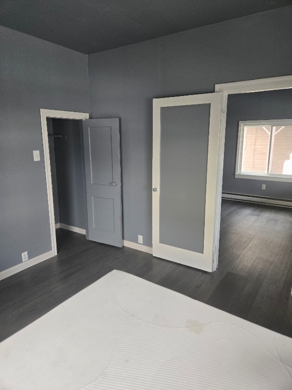 Building Photo - 716 E 1st St