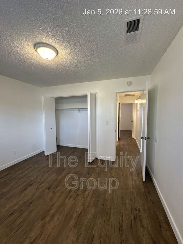 Building Photo - 2019 E Walnut Ave