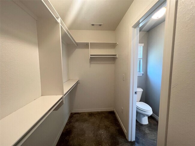 Building Photo - 211 Genoa Way