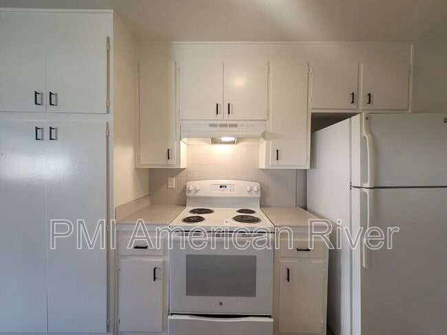 Building Photo - 9045 Montoya St