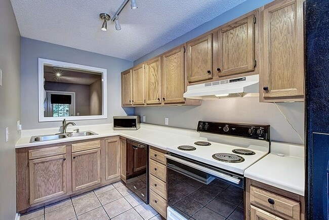 Building Photo - 200 Arrowhead Dr