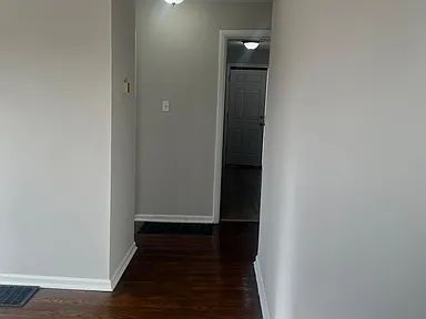 Building Photo - Close to downtown without the price tag. Updated 1BD/1BA with hardwood floors, granite counters, ...