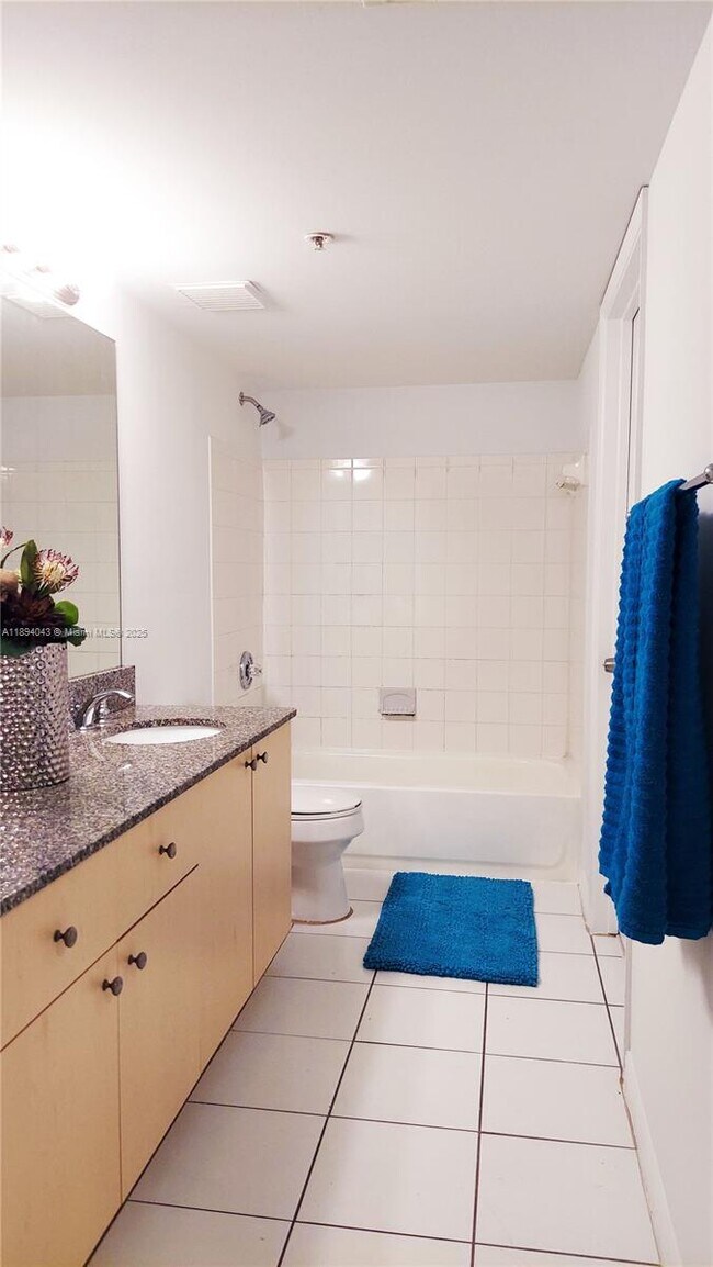 Building Photo - 2457 Centergate Dr