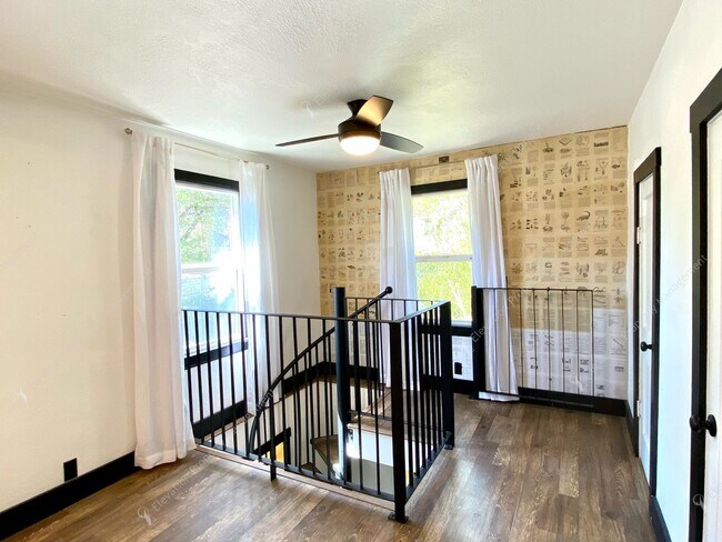 Building Photo - Unfurnished - Charming 3-Bedroom Home in D...