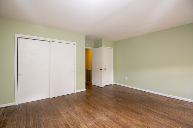 Building Photo - Beautiful Dupont Circle condo 2 Bed / 1.5 ...