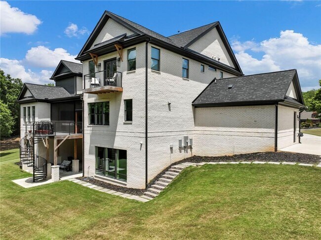 Building Photo - 566 Versailles Dr