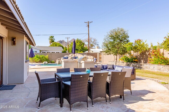 Building Photo - 6924 E Mariposa Dr