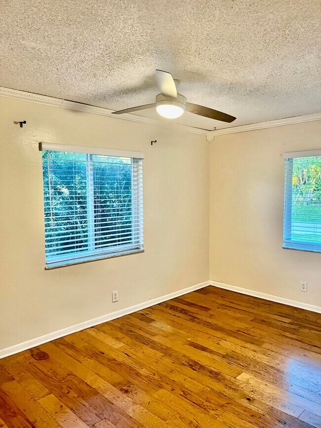 Building Photo - 2631 SW 4th St