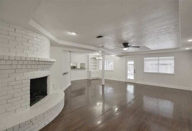 Building Photo - 2075 Little Cedar Dr