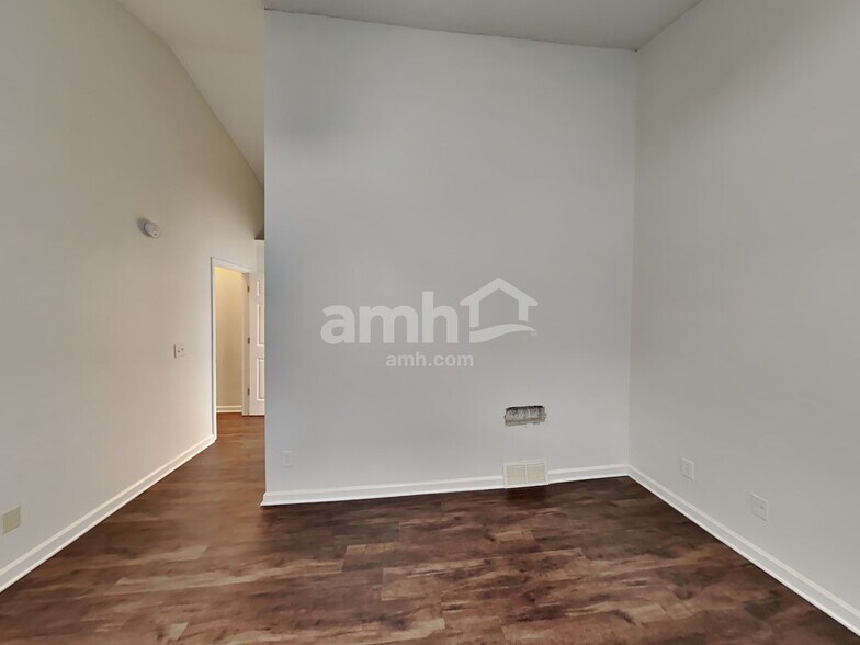 Building Photo - 41 Stallion Run