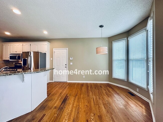 Building Photo - Fantastic South Overland Park Home in Blue...