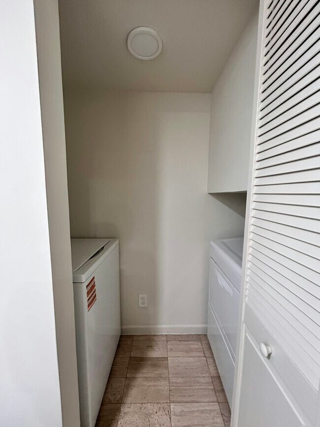 Building Photo - 3919 Buena Vista St