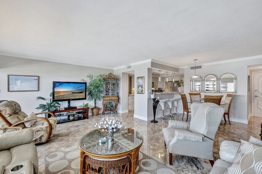 Building Photo - 2100 S Ocean Dr