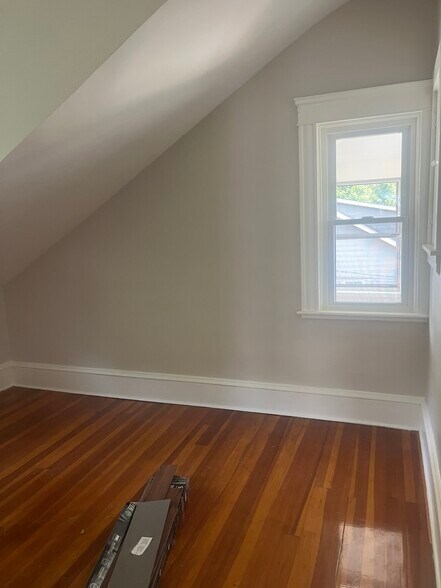Building Photo - 581 Woonasquatucket Ave