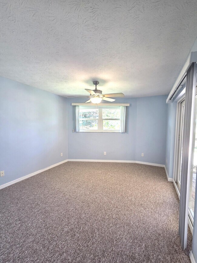 Building Photo - 5501 SE Nassau Terrace