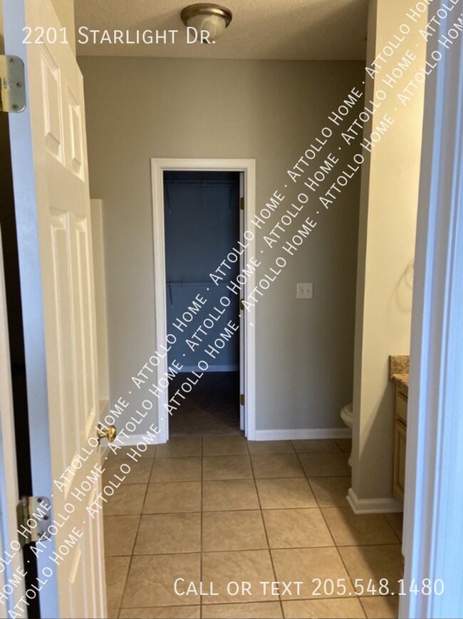 Building Photo - 2201 Starlight Dr