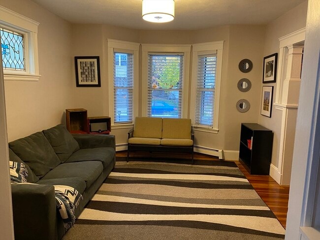 Primary Photo - 66 Auburn St